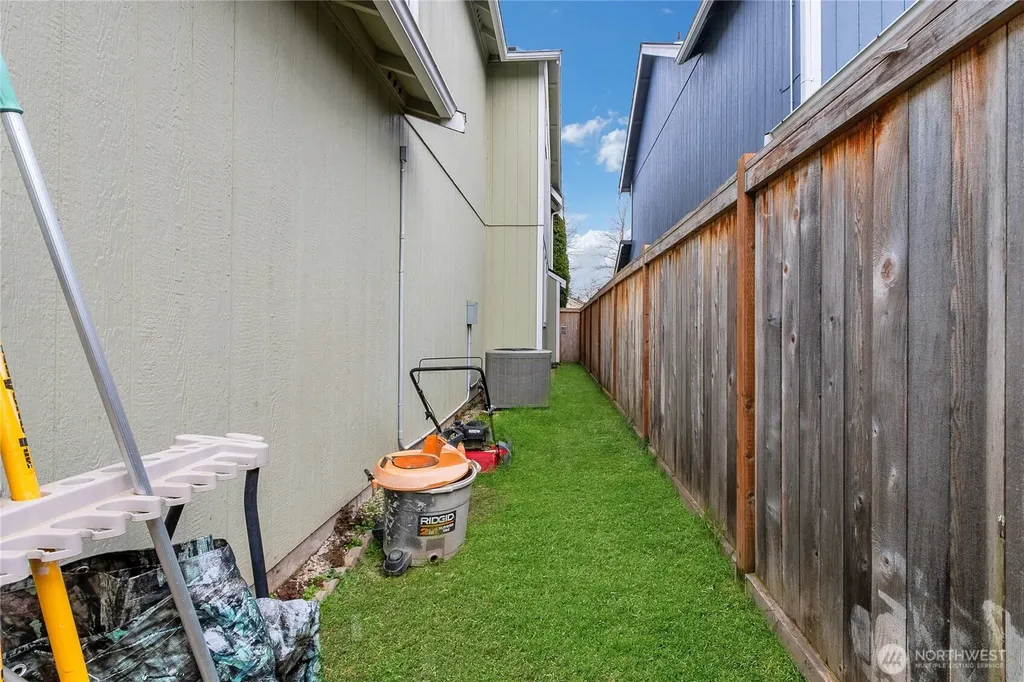 704 29th Avenue SE Puyallup WA 98374