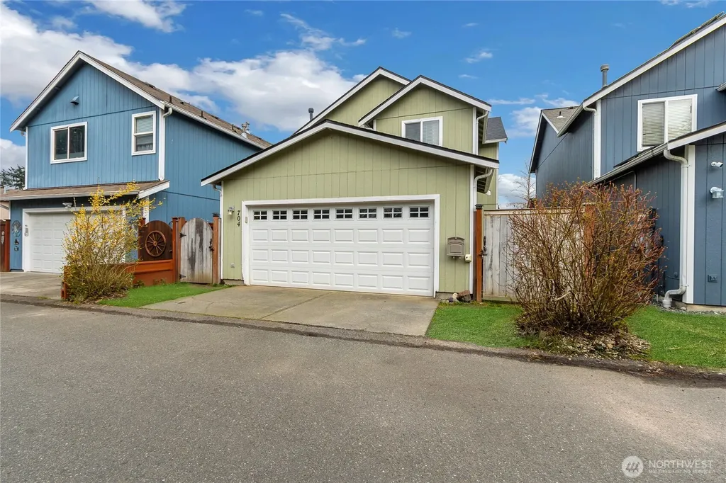 704 29th Avenue SE Puyallup WA 98374