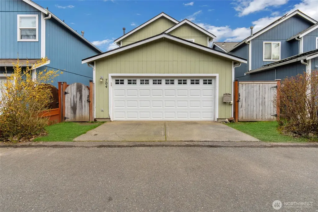 704 29th Avenue SE Puyallup WA 98374