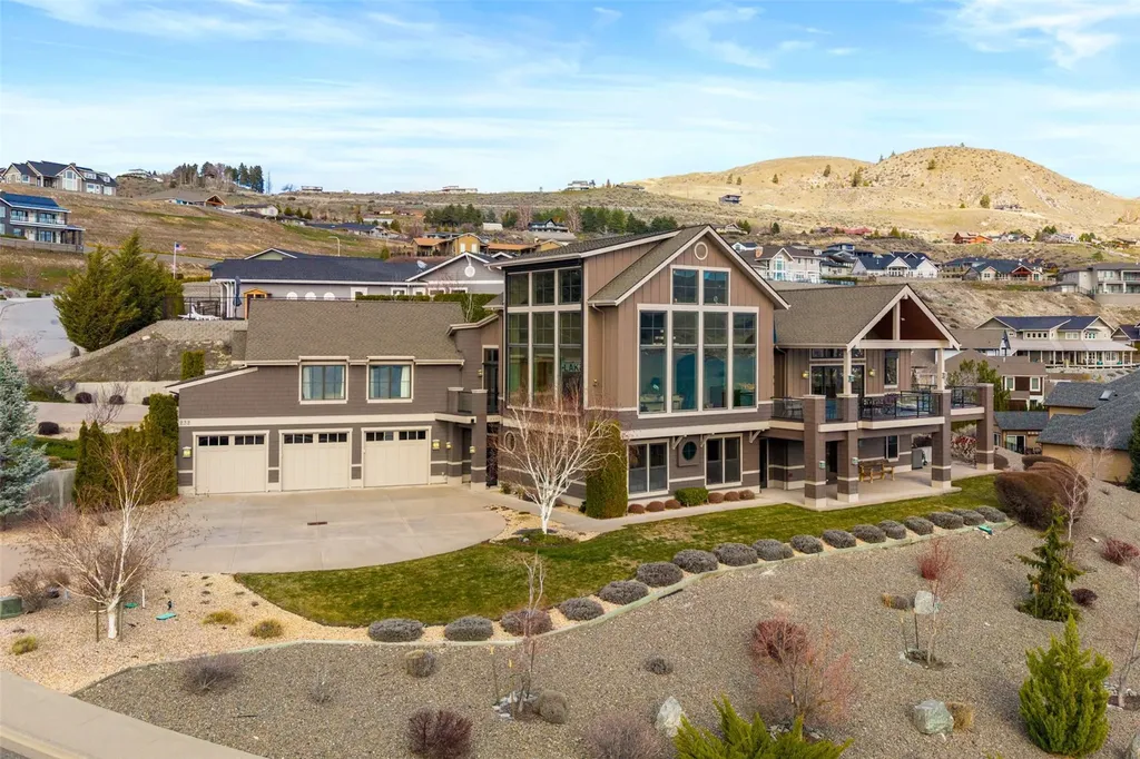 232 Crystal Drive Chelan WA 98816