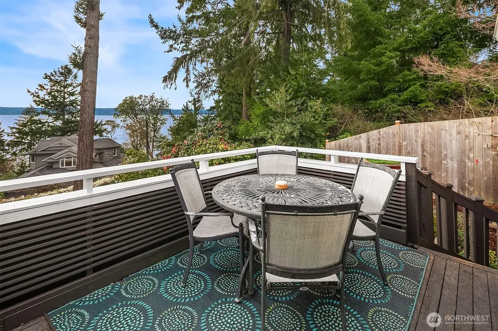 15828 25th Avenue SW Burien WA 98166