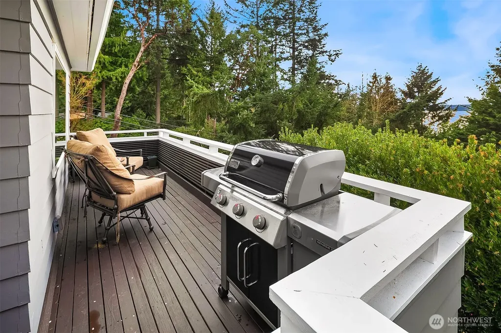 15828 25th Avenue SW Burien WA 98166
