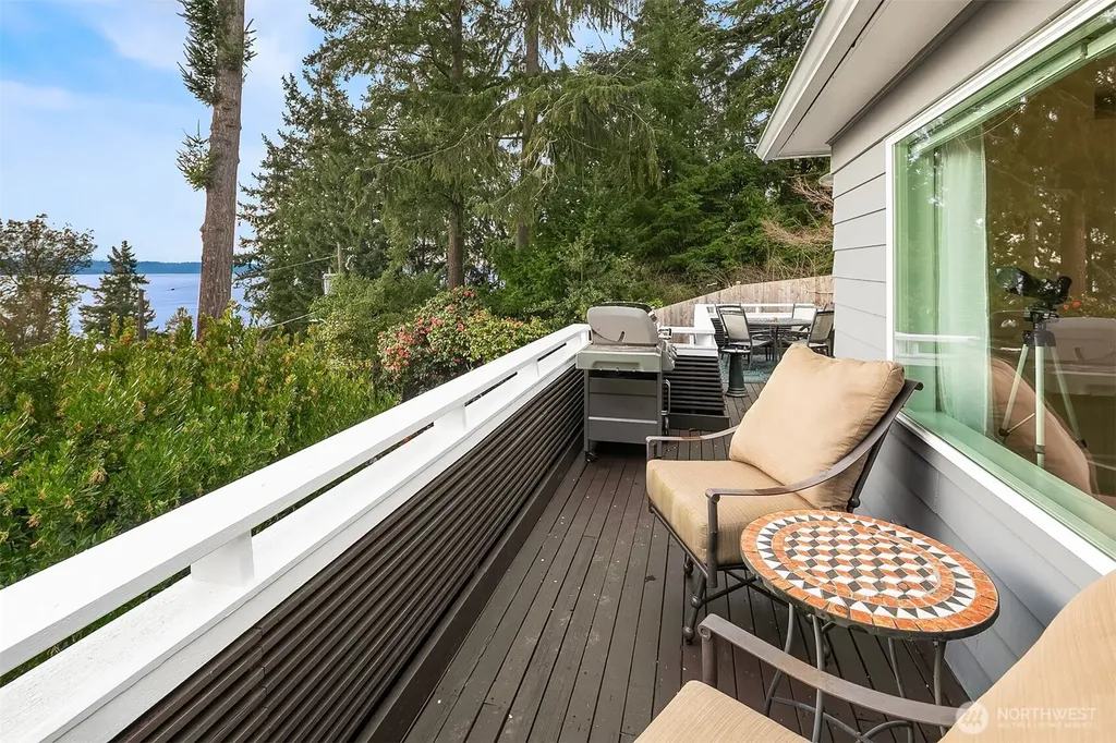15828 25th Avenue SW Burien WA 98166