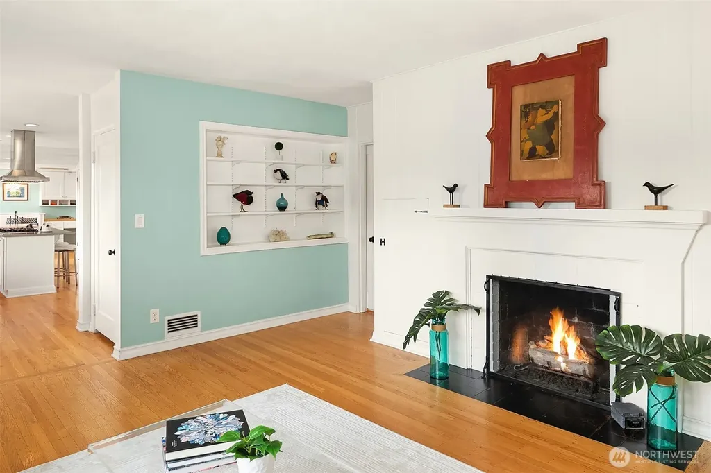 15828 25th Avenue SW Burien WA 98166