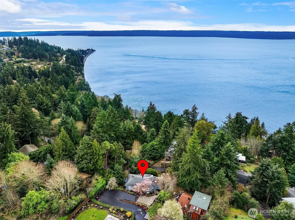 15828 25th Avenue SW Burien WA 98166