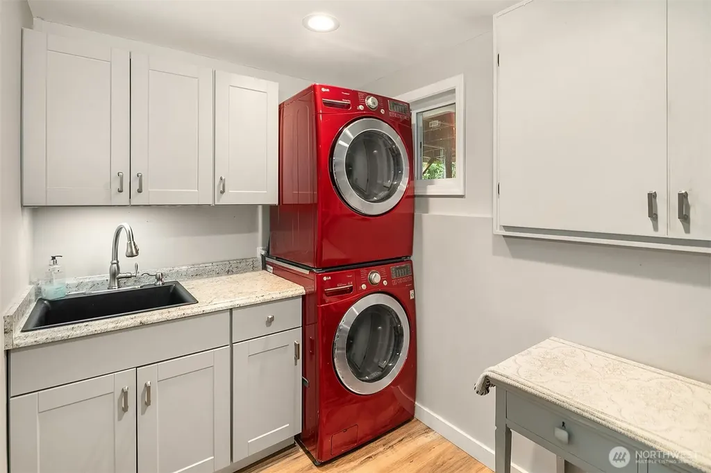15828 25th Avenue SW Burien WA 98166