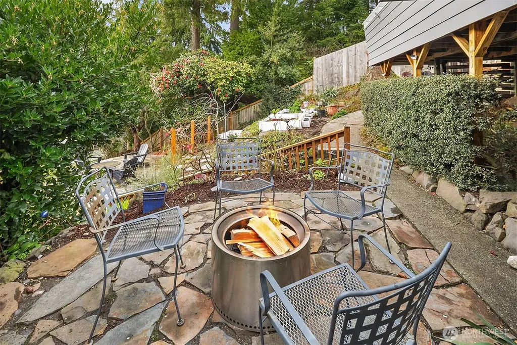 15828 25th Avenue SW Burien WA 98166
