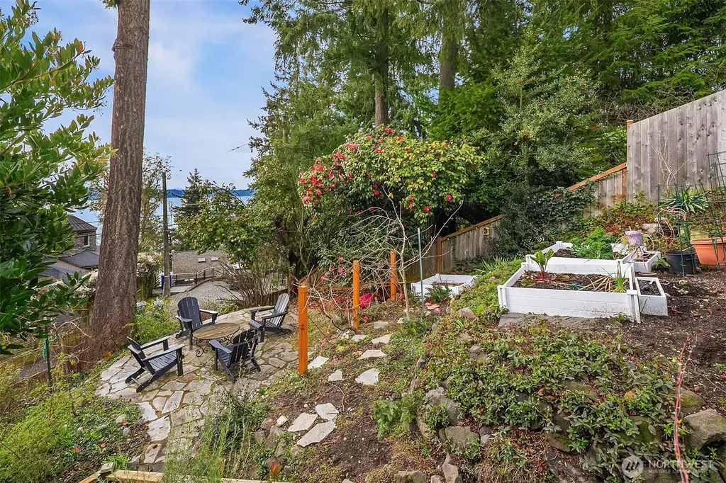 15828 25th Avenue SW Burien WA 98166