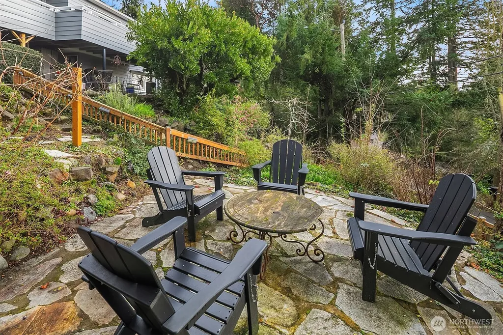 15828 25th Avenue SW Burien WA 98166