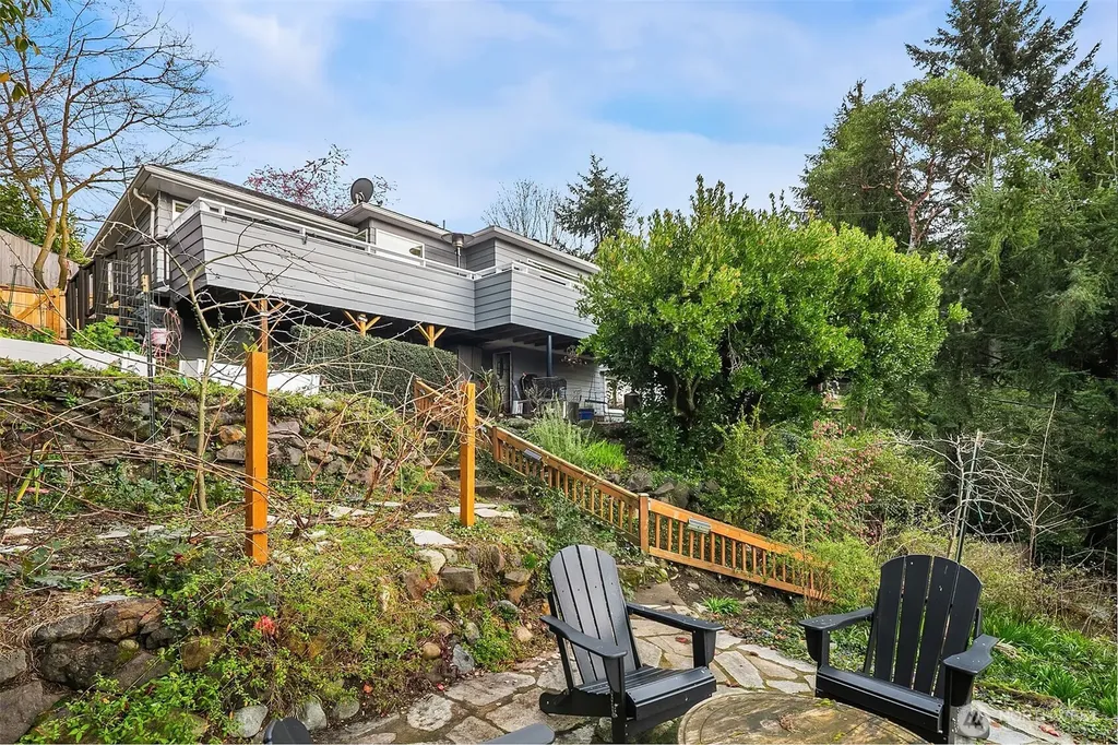 15828 25th Avenue SW Burien WA 98166