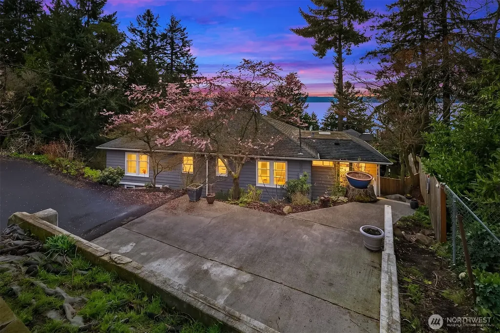 15828 25th Avenue SW Burien WA 98166