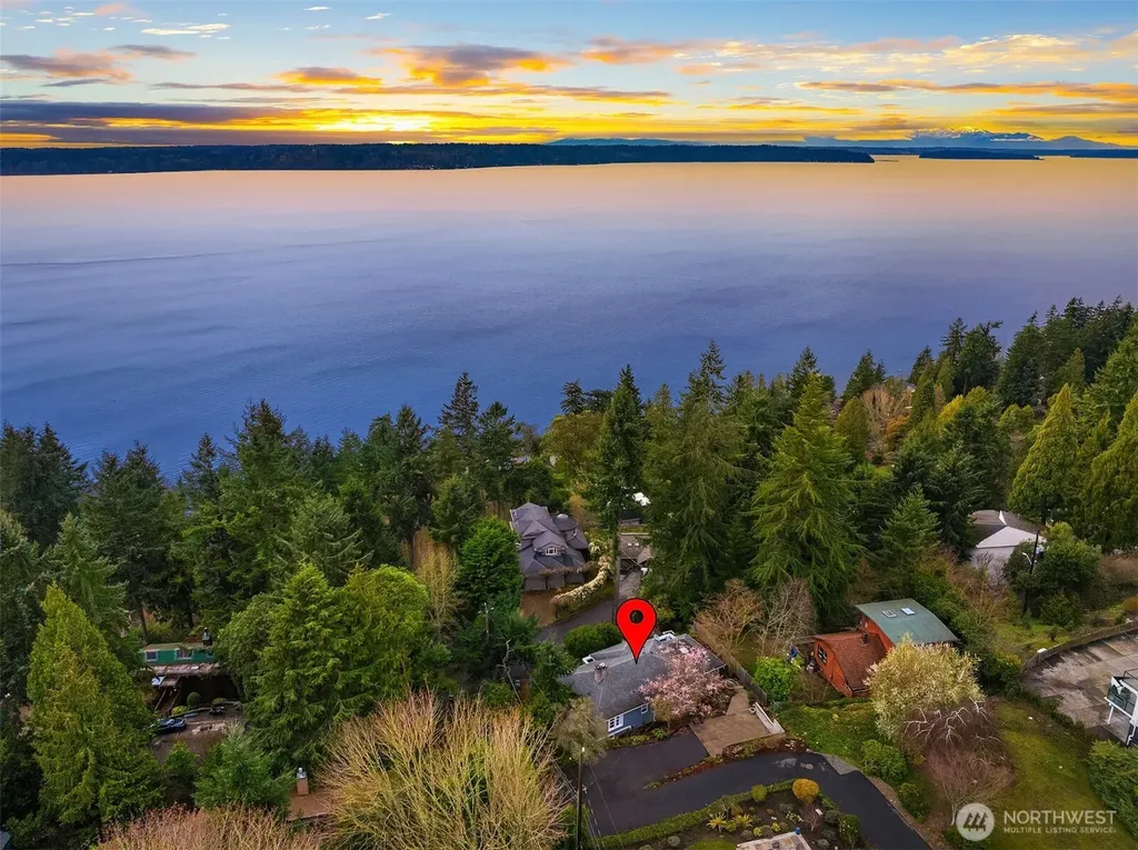 15828 25th Avenue SW Burien WA 98166
