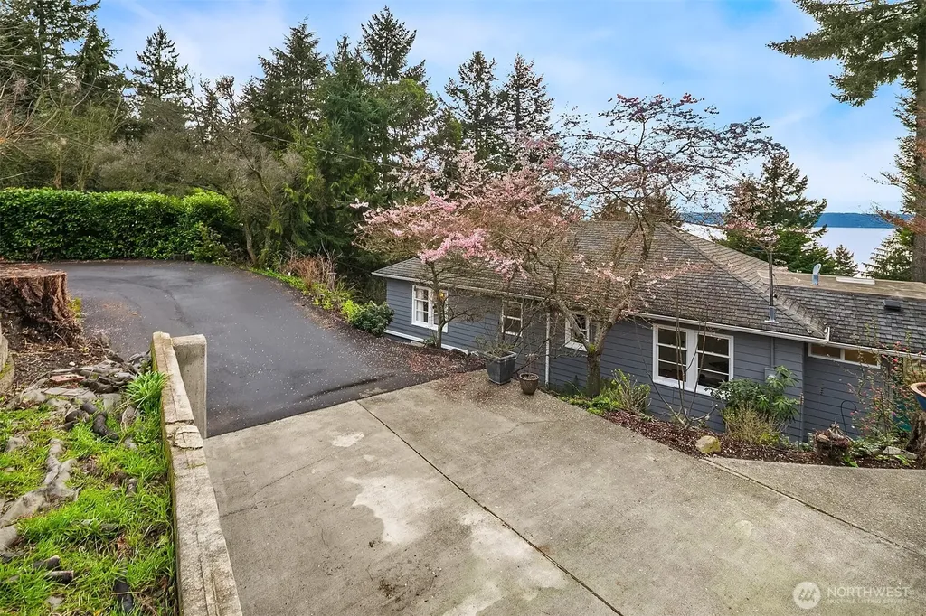 15828 25th Avenue SW Burien WA 98166