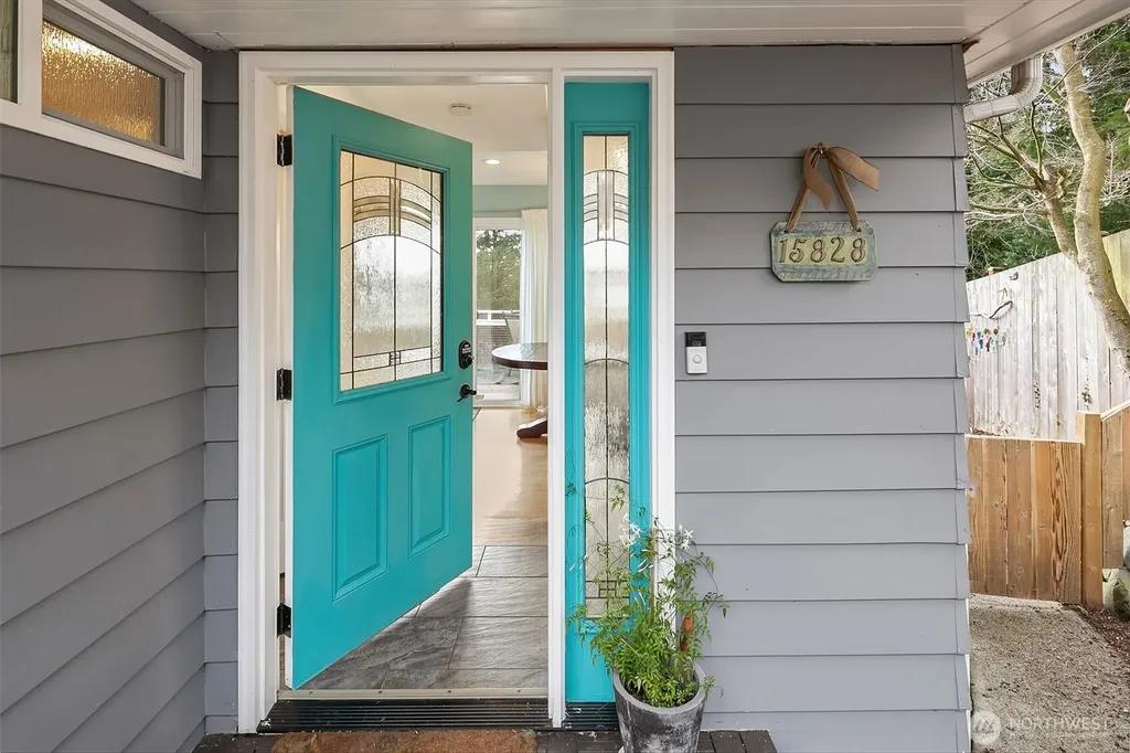 15828 25th Avenue SW Burien WA 98166