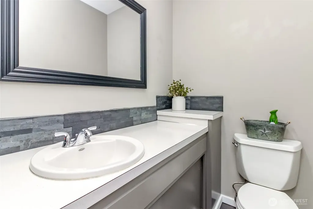 32206 27th Avenue SW Federal Way WA 98023