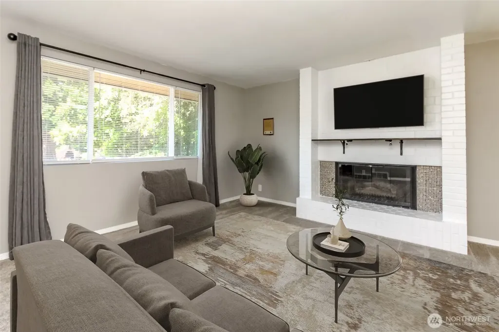 32206 27th Avenue SW Federal Way WA 98023