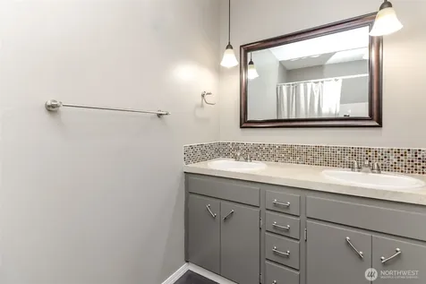 32206 27th Avenue SW Federal Way WA 98023