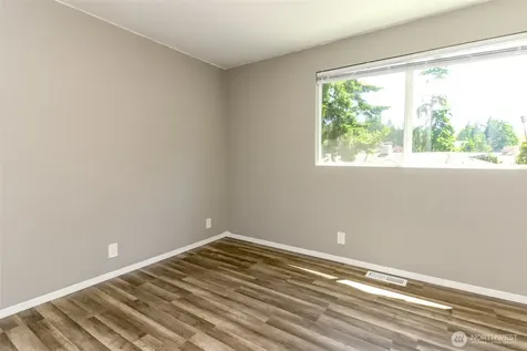 32206 27th Avenue SW Federal Way WA 98023