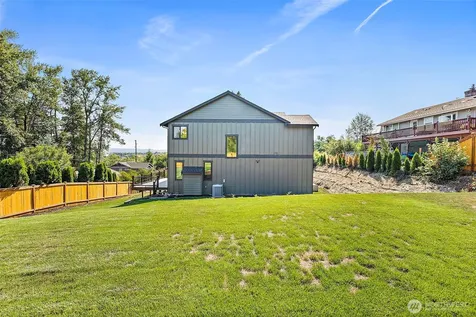 1238 9th Street SW Puyallup WA 98371