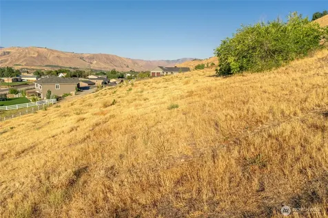 3223 Martin Place East Wenatchee WA 98802