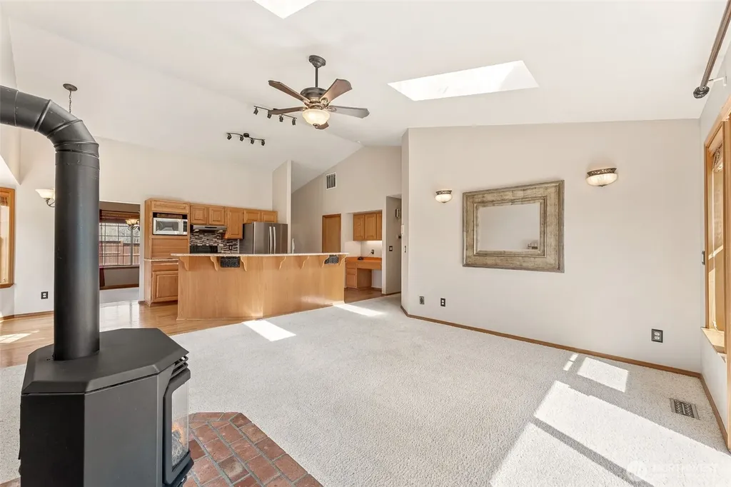 11610 45th Street E Edgewood WA 98372