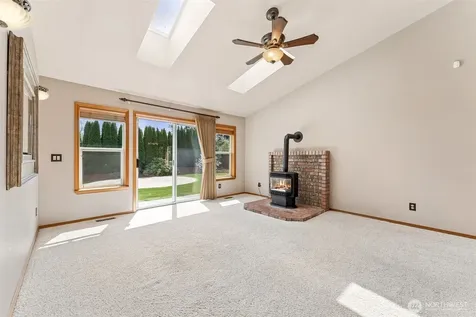 11610 45th Street E Edgewood WA 98372