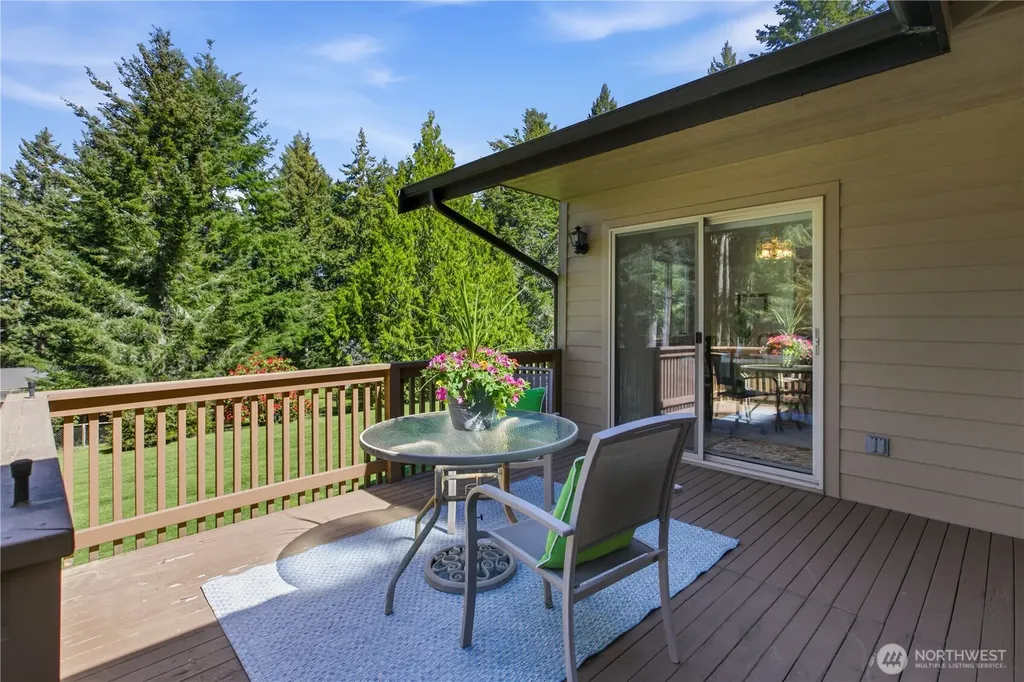 827 Illahee Drive Fox Island WA 98333