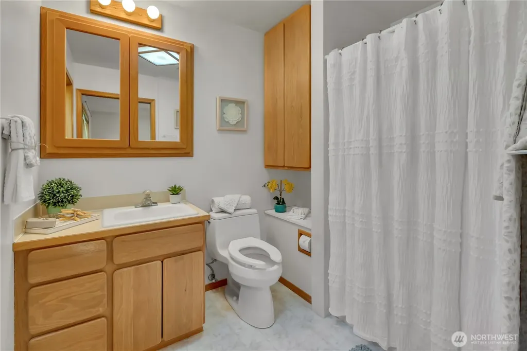 827 Illahee Drive Fox Island WA 98333