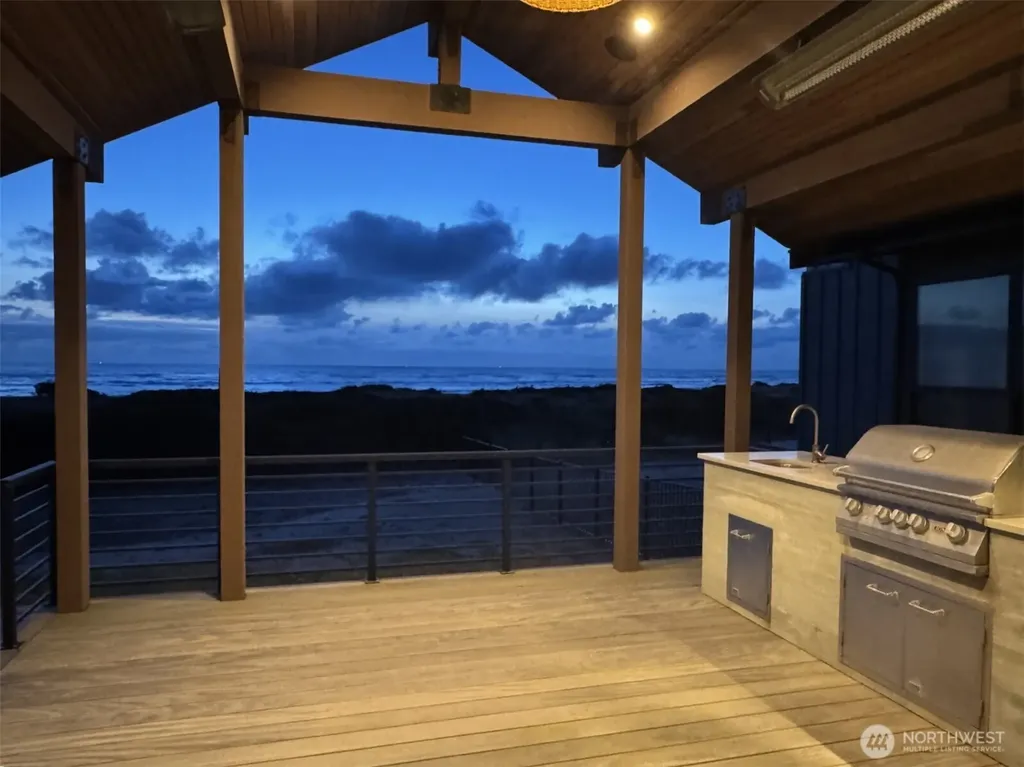 911 Dune Crest Westport WA 98595