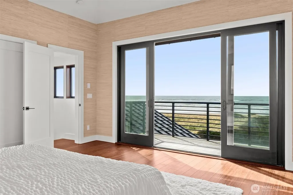 911 Dune Crest Westport WA 98595