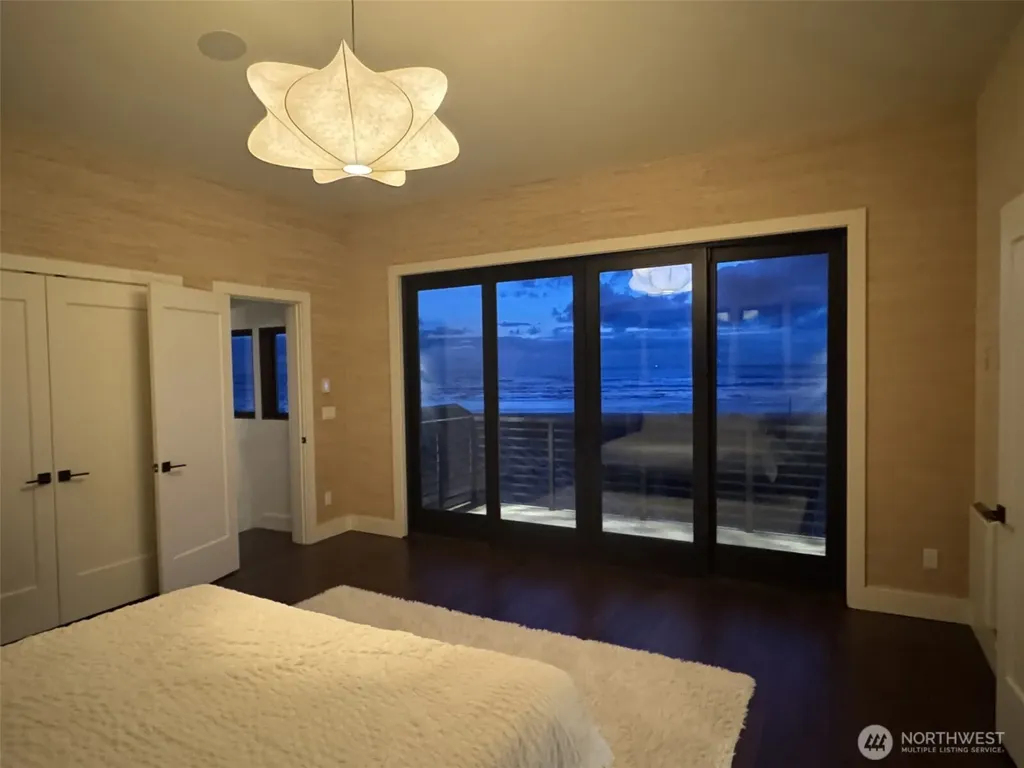 911 Dune Crest Westport WA 98595