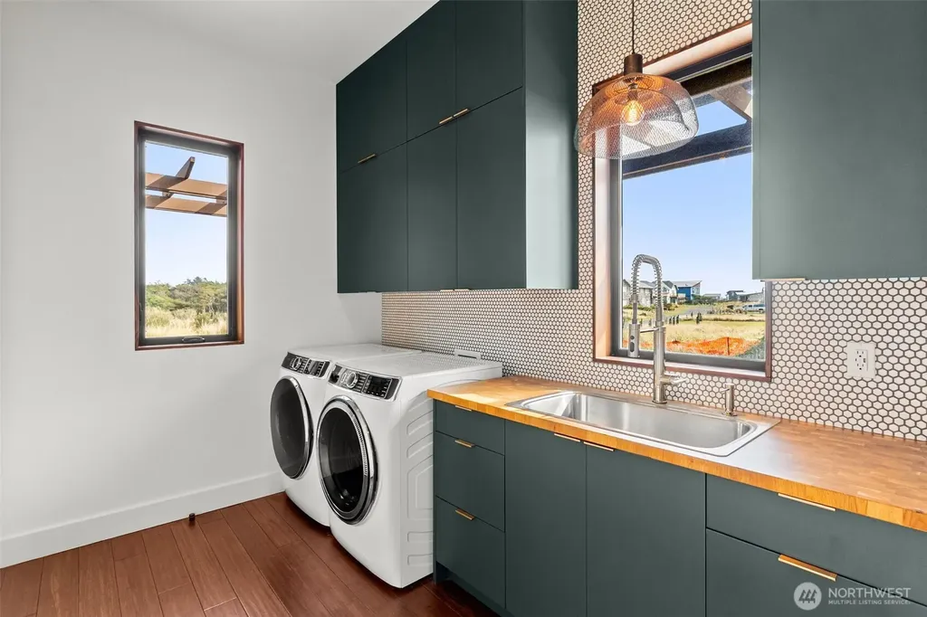 911 Dune Crest Westport WA 98595