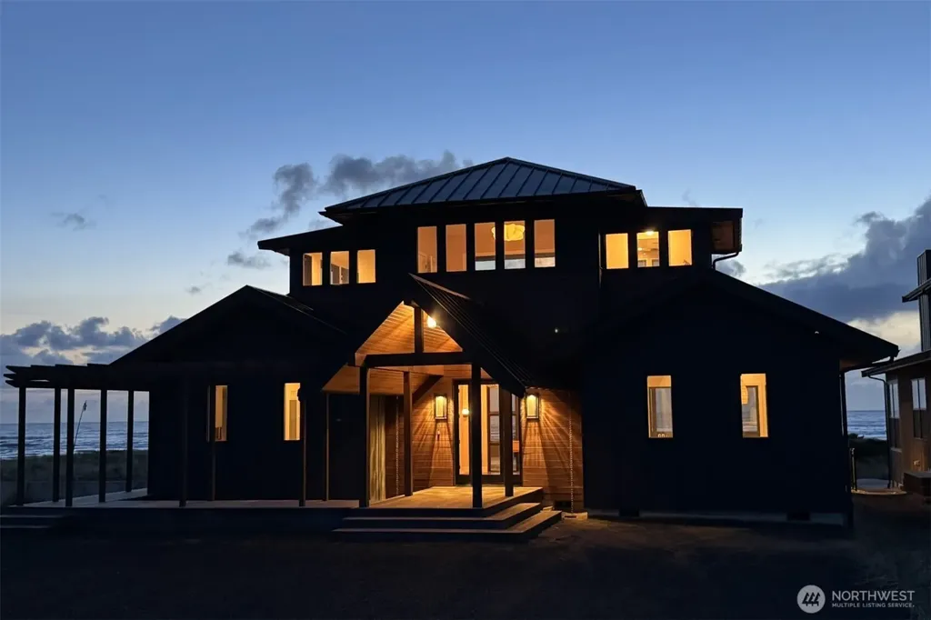 911 Dune Crest Westport WA 98595