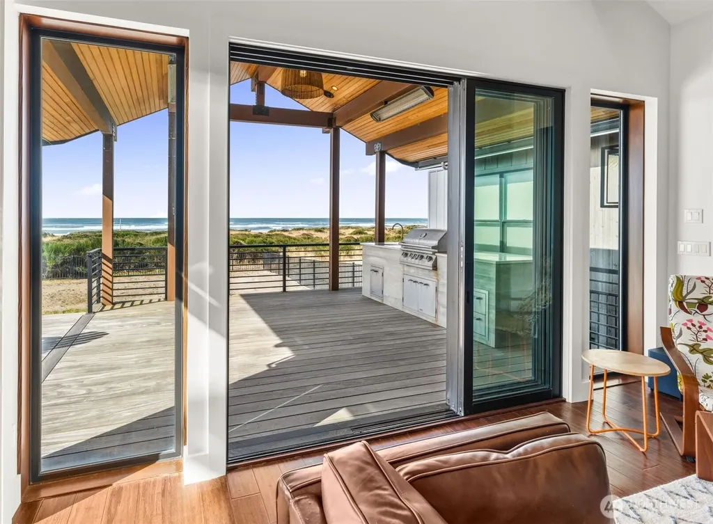 911 Dune Crest Westport WA 98595