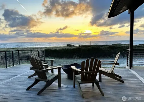 911 Dune Crest Westport WA 98595