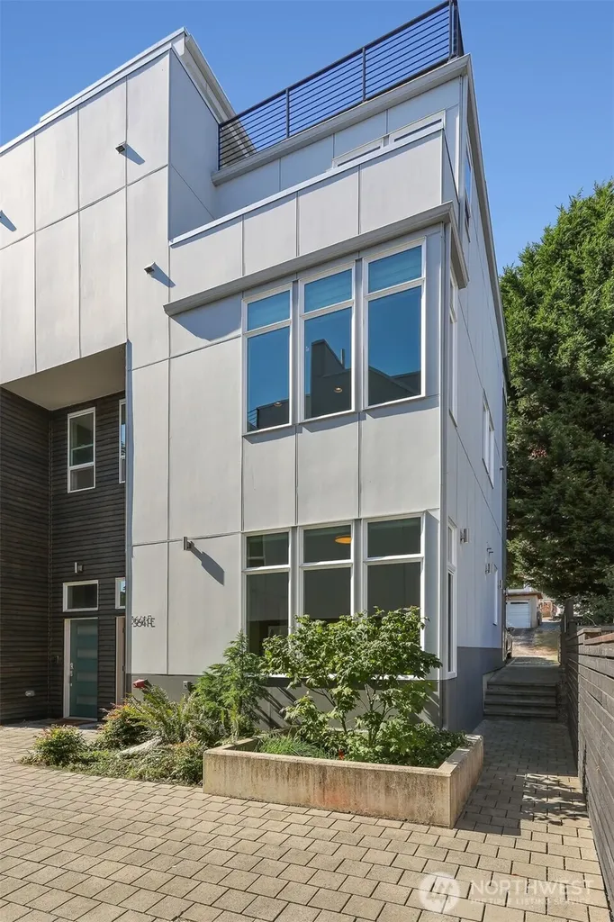 3641 22nd Avenue W Seattle WA 98199