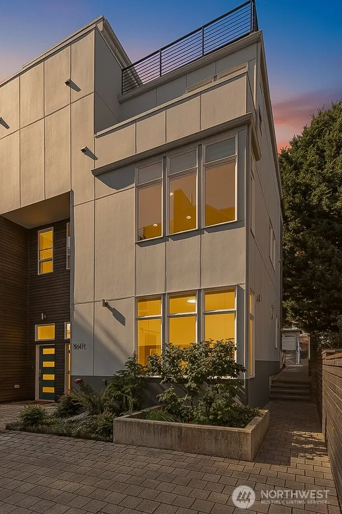 3641 22nd Avenue W Seattle WA 98199