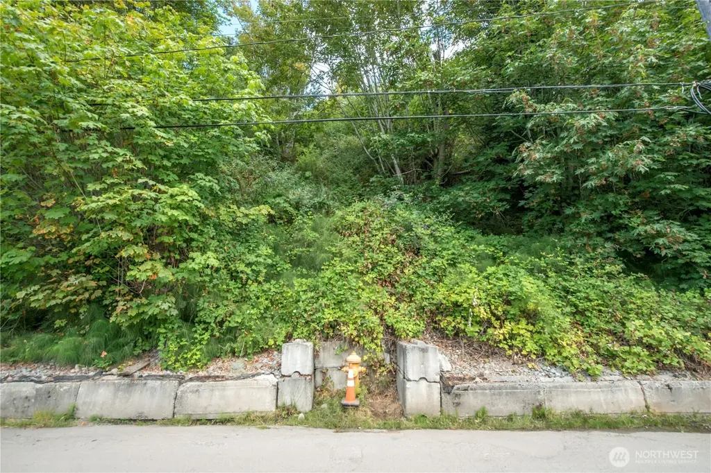 23 Perkins Lane W Seattle WA 98199