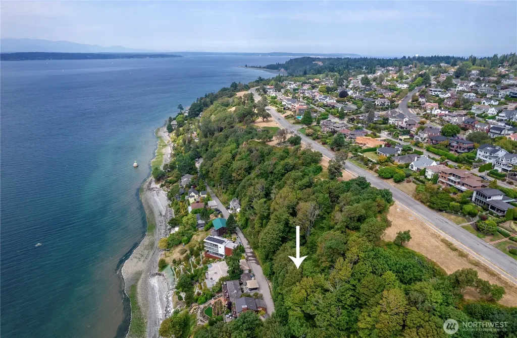 23 Perkins Lane W Seattle WA 98199