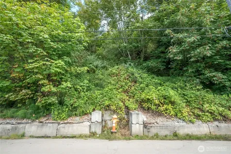 23 Perkins Lane W Seattle WA 98199