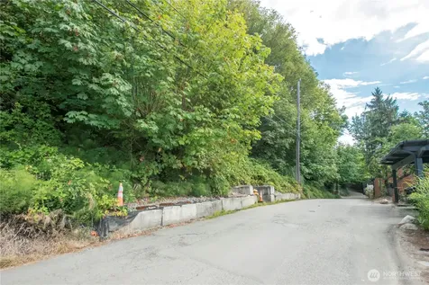 23 Perkins Lane W Seattle WA 98199