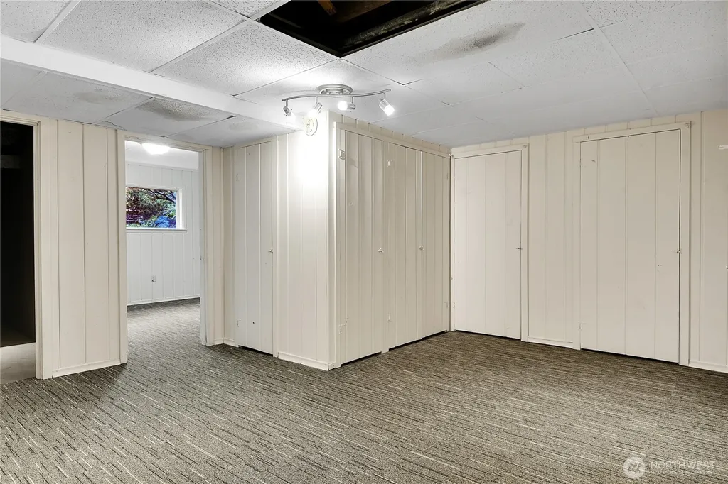 921 Sunset Way Bellevue WA 98004