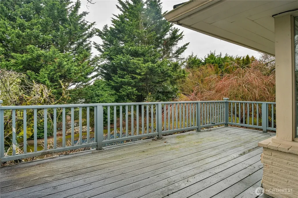 921 Sunset Way Bellevue WA 98004