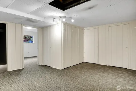 921 Sunset Way Bellevue WA 98004
