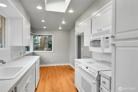 921 Sunset Way Bellevue WA 98004