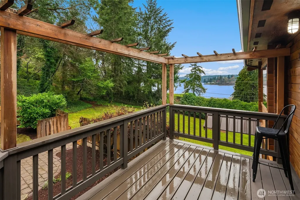 8121 SW 222nd Place Vashon WA 98070