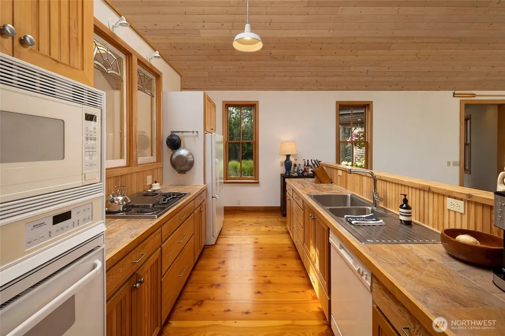 16 Bayshore Road Friday Harbor WA 98250