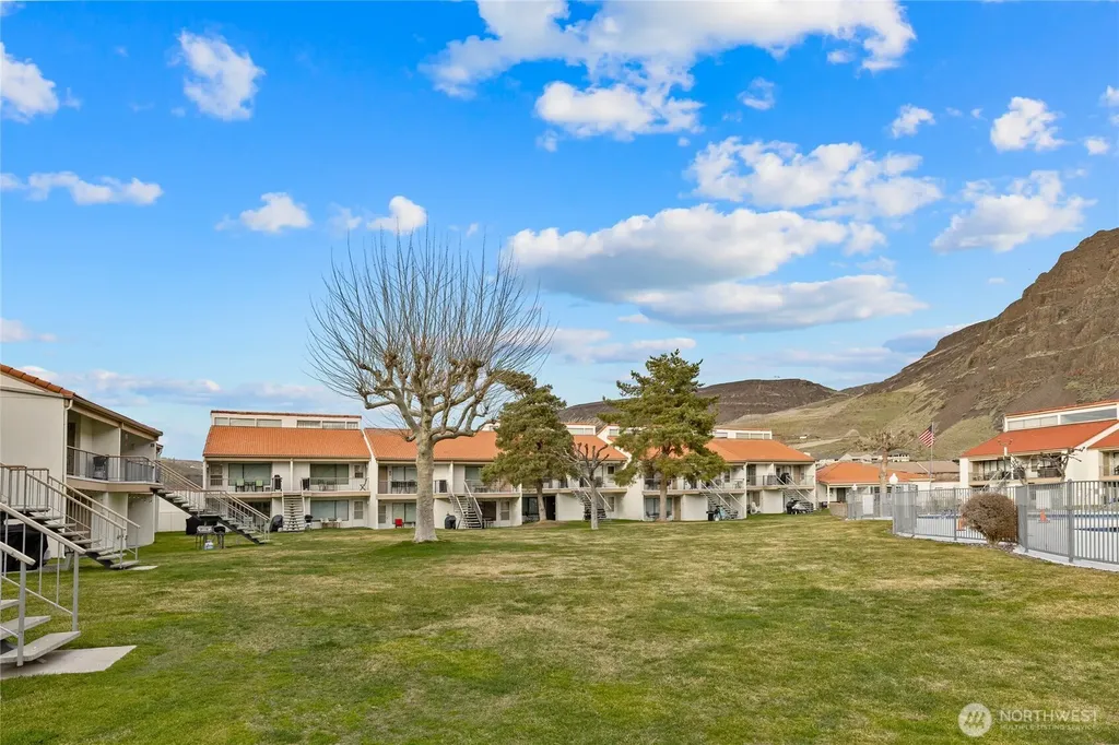 8903 Crescent Bar Road NW Quincy WA 98848