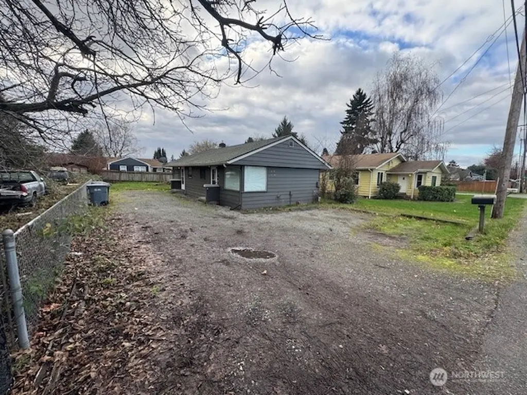 10908 Valley Avenue E Puyallup WA 98372