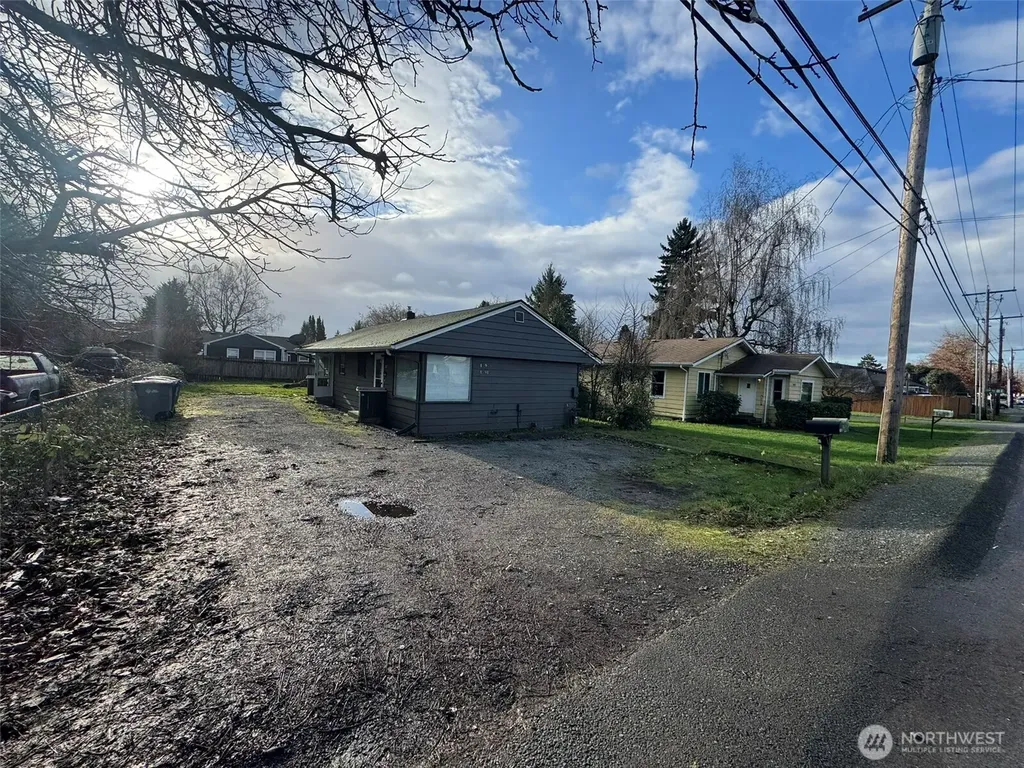 10908 Valley Avenue E Puyallup WA 98372
